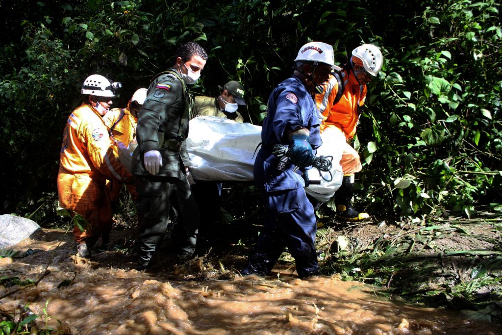 Al Menos Seis Muertos Y Varios Desaparecidos Por Una Avalancha En El