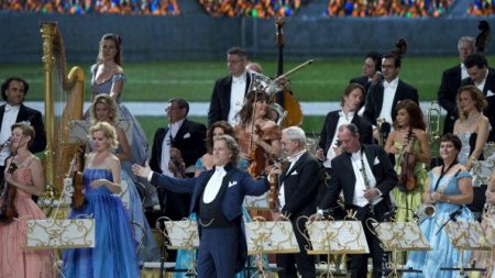 Concierto de Andre Rieu en Maastricht hace bailar de alegría y llorar de emoción (Vídeo)