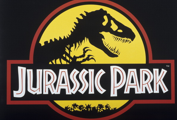 Merchandising de la película 'Jurassic Park'. El logotipo de la operación de comercialización de la publicidad comercial, puesto en marcha junto a la película. (Photo by Yann Gamblin/Paris Match via Getty Images)