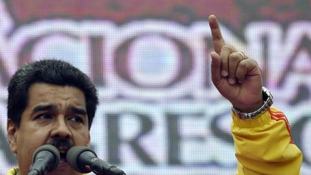 Autorizan a Maduro a gobernar por decreto, frente a la declaración de amenaza de EE.UU.