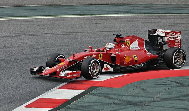 Ssbastian Vettel en el circuito de Cataluña - 2015 (Alberto-g-rovi -Wikimedia Commons)