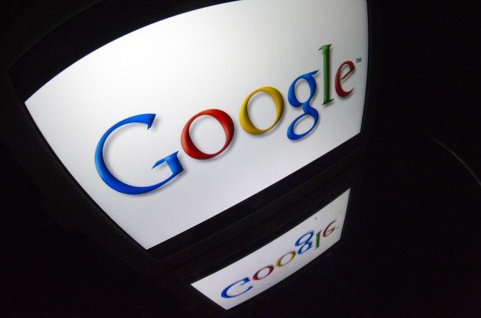 Logo de Google en una pantalla tablet, 4 de diciembre de 2012. (Lionel Bonaventure/AFP/Getty Images)