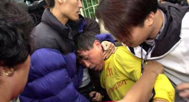 Practicante de Falun Gong es detenido en China por policías del régimen chino solo por mantenerse firme en su creencia. (Minghui.org)