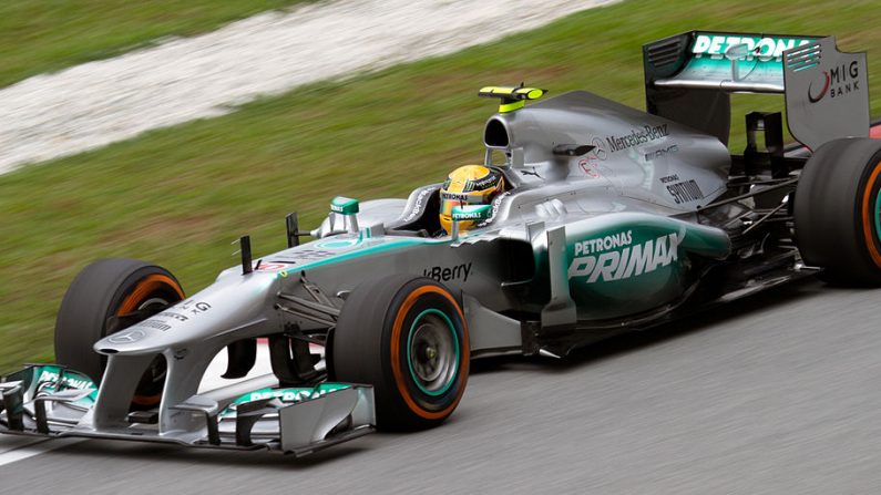 Lewis Hamilton conquista pole position para el gran campeonato de Fórmula 1 China 2015, el 11 de abril de 2015. Foto de archivo. ( Wikimedia Commons)