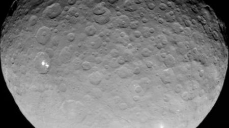 Misteriosos puntos luminosos de Ceres podrían ser de hielo