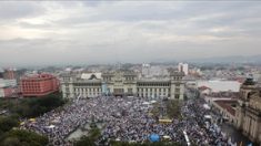 Guatemaltecos exigen la renuncia del presidente Otto Pérez Molina