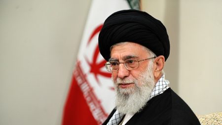 Líder supremo iraní niega acceso a científicos en acuerdo nuclear