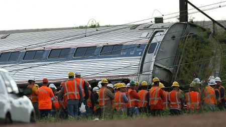 Recuperan y analizan caja negra de tren Amtrak