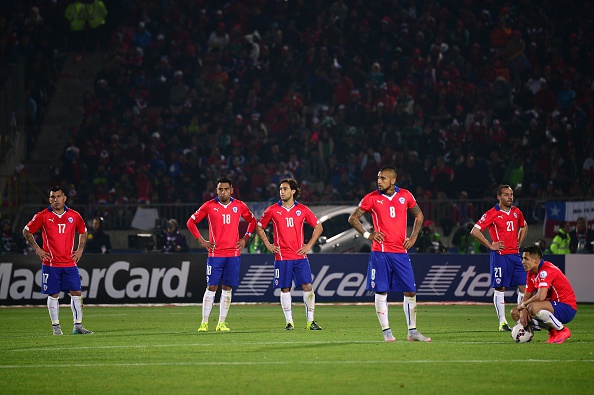 Equipo de fútbol de Chile en la Copa América 2015. (Gonzalo Jara, Jorge Valdivia, Arturo Vidal, Marcelo Diaz y Alexis Sanchez.  (Gabriel Rossi/LatinContent/Getty Images)