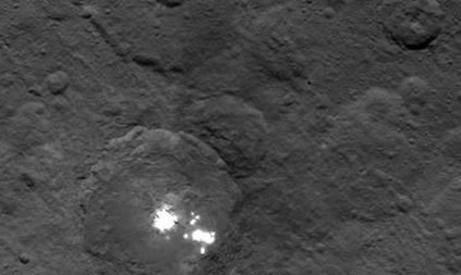Los puntos de Ceres a 4.400 km,  aún un misterio
