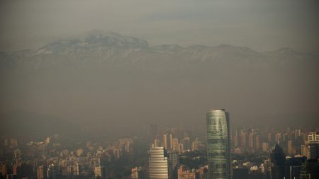 Chile: Intendencia decreta alerta ambiental para este domingo en Santiago