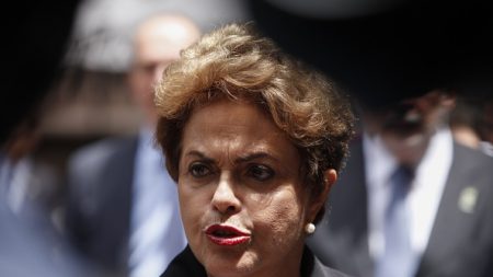Noticias internacionales de hoy, lo más destacado: Dilma cada vez más complicada