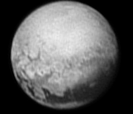 La geología en Plutón se revela en esta imagen de New Horizons tomada el 9 de julio 2015, a 5,4 millones de kilómetros de distancia (NASA)