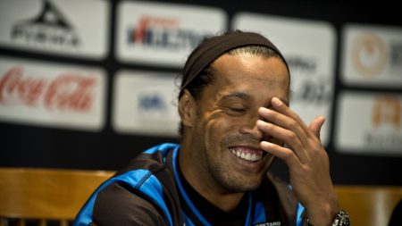 Ronaldinho tiene ofertas de un «club grande» argentino