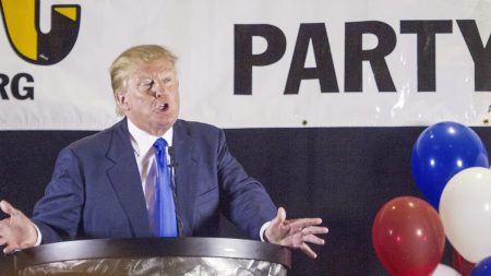 El prestigio de Donald Trump cae por el rechazo a migrantes