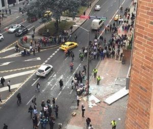 Explotó un paquete bomba en un edificio en Bogotá