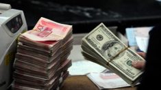 El régimen chino apunta a tiendas financieras para detener la fuga de capitales