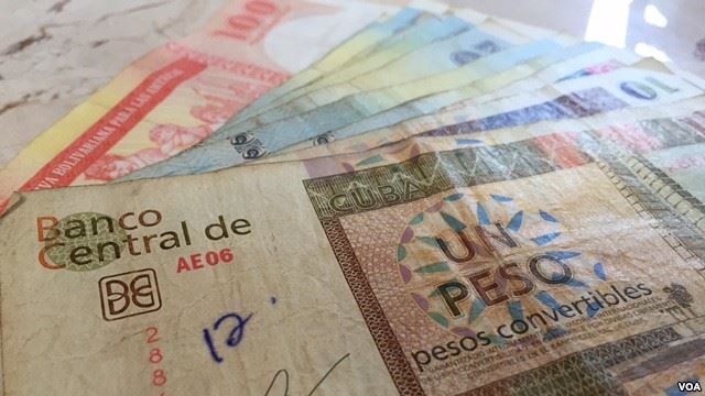 Las nuevas medidas eliminan los límites en el envío de remesas de familiares en EE.UU. hacia Cuba. (voanoticias.com)