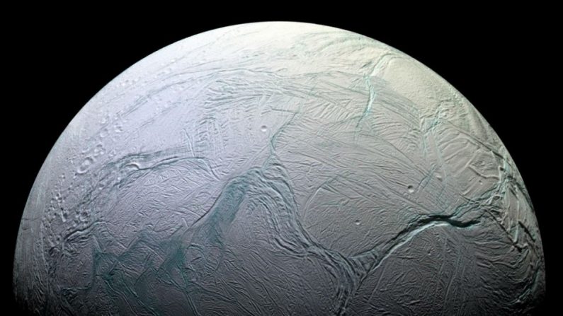 La nave espacial Cassini ha estado en órbita con Saturno desde mediados de 2004 y durante 7 años estuvo dedicada a proporcionar imágenes de Encélado. (NASA/JLP)