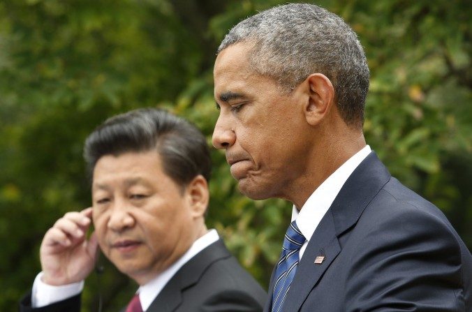 El presidente estadounidense Barack Omaba junto al cabecilla chino Xi Jinping en una conferencia de prensa luego de su reunión en la Casa Blanca, el 25 de septiembre de 2015. (YURI GRIPAS/AFP/Getty Images)