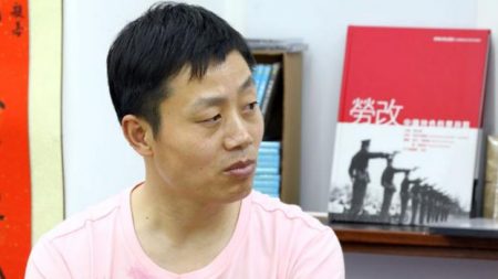 Detienen a un premiado escritor y fotógrafo chino independiente