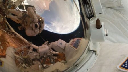 Detectan los microorganismos que habitan en la Estación Espacial Internacional