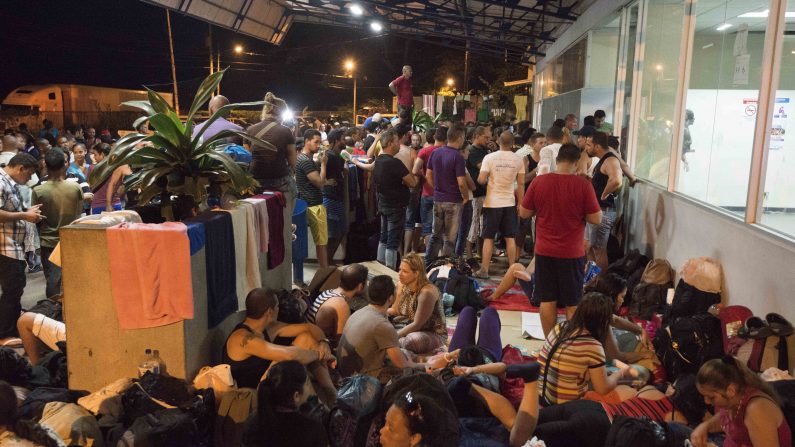  Miles de cubanos habían entrado este domingo de manera ilegal a Costa Rica. (Getty Images/AFP/)