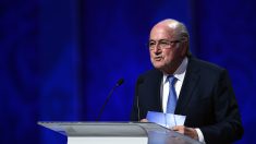 Blatter abandona la sede de la FIFA sin hacer comentarios tras declarar