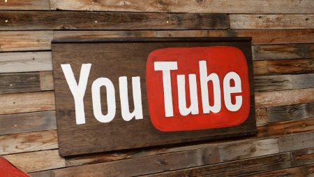 YouTube se disculpa por borrar videos y crea equipo de revisión