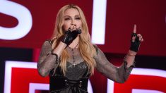 Madonna sorprende cantando en las calles de París