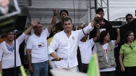 Ecuador aprobó la reelección presidencial indefinida