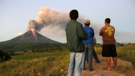 Nicaragua: Volcán Momotombo reinicia actividad eruptiva