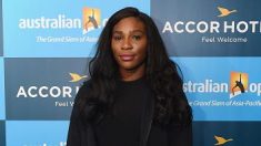 Serena Williams en forma pasa a segunda ronda de Abierto de Australia