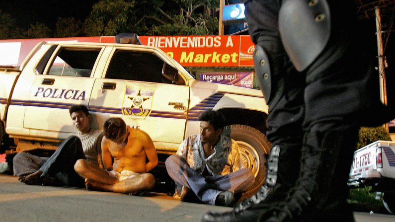 El Salvador busca desarticular pandillas para reducir homicidios. (YURI CORTEZ/AFP/Getty Images)