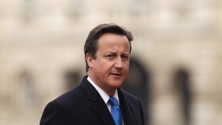 Reino Unido está listo para atacar de nuevo si continúan los ataques hutíes, sugiere Cameron