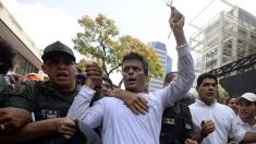 Oposición venezolana entrega proyecto de amnistía para presos políticos