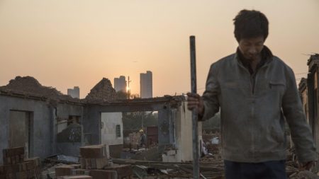 Personal de demolición destruye hospital mientras aún operaba en China