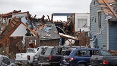 Un tornado arrasa una localidad en el norte de Texas y mata a tres personas