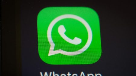 Cómo leer un mensaje de WhatsApp sin activar la doble tilde azul