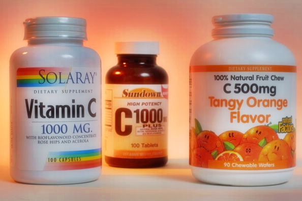 La vitamina C o ácido ascórbico está relacionada con al menos ocho enzimas que juegan un papel importante en la formación del colágeno (AFP/Getty Images)
