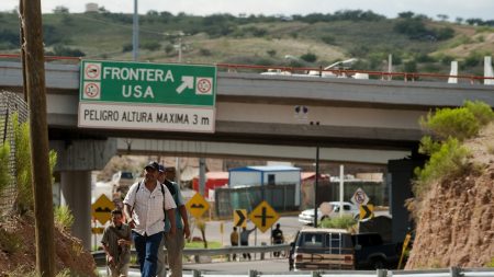 México y Honduras buscarán «ruta más expedita» para el retorno de migrantes