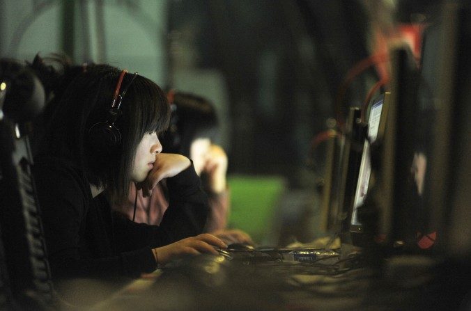 Gente en un cybercafé en Beijing.  (Gou Yige/AFP/Getty Images)