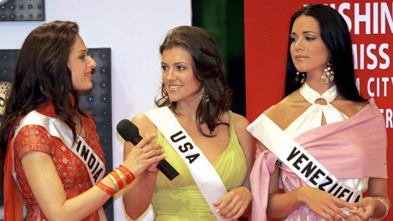 Miss USA Chelsea Cooley, Miss India Amrita Thapar y Miss Venezuela Monica Spear. Condenan a 30 años de cárcel a tres hombres por asesinato de exreina venezolana de belleza. (Foto: PORNCHAI KITTIWONGSAKUL/AFP/Getty Images)