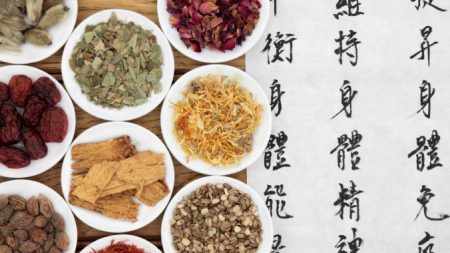 La academia británica analiza el uso de medicina china en lugar de antibióticos