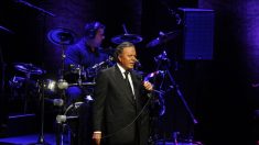 Julio Iglesias suspende conciertos de mayo por problemas de salud