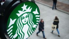 Starbucks reemplaza a su CEO tras solo un año en el cargo, mientras enfrenta crisis en sus ventas