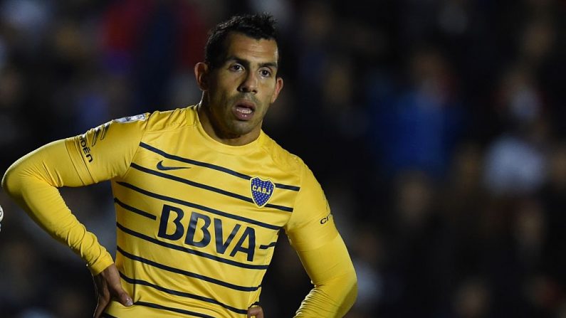 El Napoli de Italia estaría interesado en contratar al delantero de Boca Juniors, Carlos Tévez. (PABLO PORCIUNCULA/AFP/Getty Images)