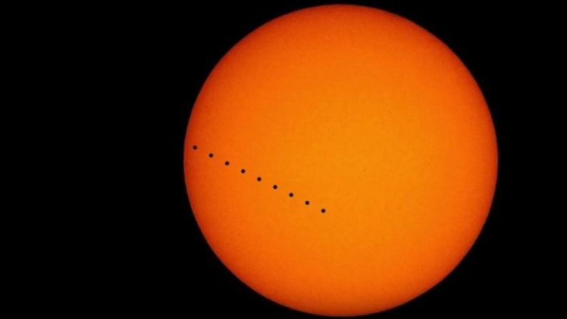 Imagen de la NASA de la trayectoria de Mercurio por delante del Sol. (NASA)

