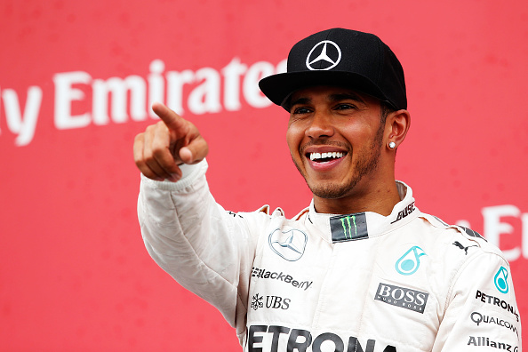 Ganador de la carrera Lewis Hamilton de Gran Bretaña y Mercedes GP se celebra en el podio en la fórmula uno gran premio de Canadá en Montreal, Canadá. (Foto por Charles Coates/Getty Images)