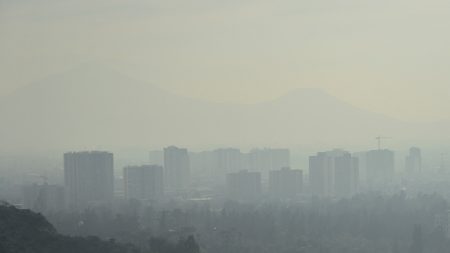 Chile declara emergencia por contaminación en Santiago